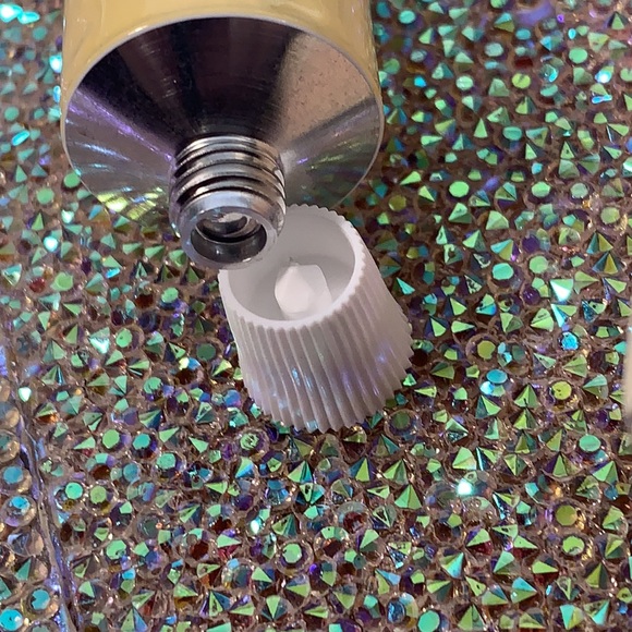 🌸 - TOPICALS like butter hydrating mask - Picture 6 of 6